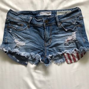 BULLHEAD Denim Co Frayed Shorts w/Flag Pockets